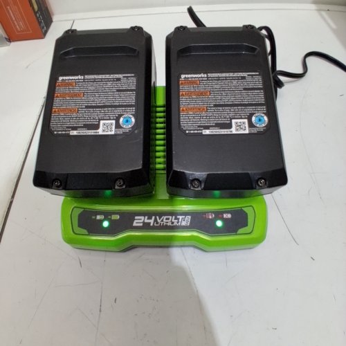 3PC GREENWORKS 4A DUAL PORT BATTERY CHARGER AND 2 4.0AH LITHIUM ION BATTERY - 24V - GREEN/BLACK (MODEL: CAG817/BAG709) image 2