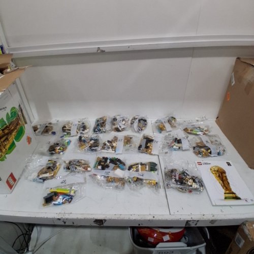 2842PC LEGO FIFA WORLD CUP OFFICIAL TROPHY (MODEL: 43020) image 2