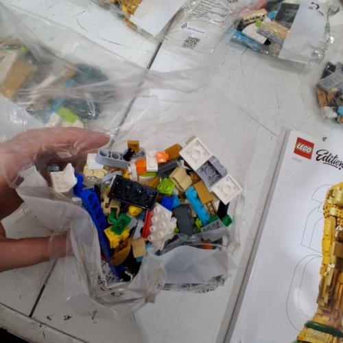 2842PC LEGO FIFA WORLD CUP OFFICIAL TROPHY (MODEL: 43020) image 3