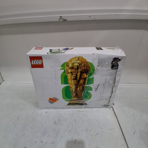 2842PC LEGO FIFA WORLD CUP OFFICIAL TROPHY (MODEL: 43020) image 5