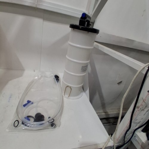 FLUID EXTRACTOR, PNEUMATIC/MANUAL OIL CHANGER VACUUM FLUID EXTRACTOR - 6.5L (MODEL: YS-088) image 2