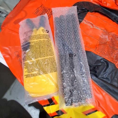 INTEX EXPLORER 300 BOAT SET image 3