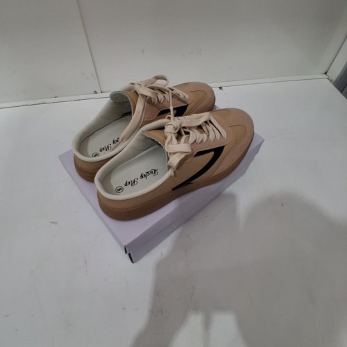 WOMEN'S LUCKY STEP SLIP ON BACKLESS SNEAKERS - SIZE 8 - TAN WITH BLACK ACCENTS image 2