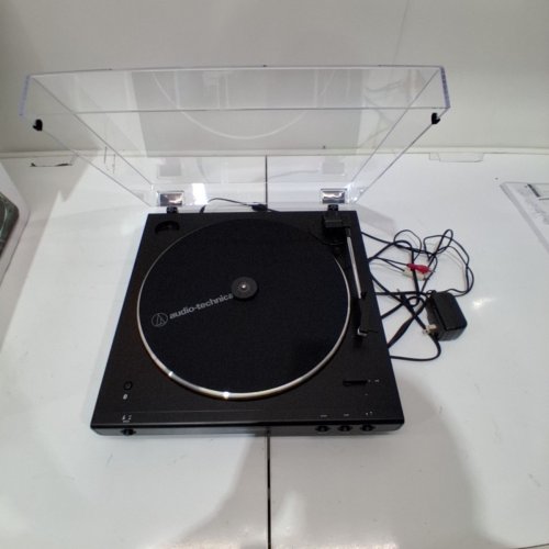 AUDIO-TECHNICA FULLY AUTOMATIC BLUETOOTH BELT-DRIVE STEREO TURNTABLE - BLACK (MODEL: AT-LP60XBT-BK) image 3