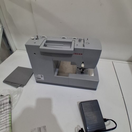 SINGER HEAVY DUTY SEWING MACHINE - GREY (MODEL: 4423) image 9