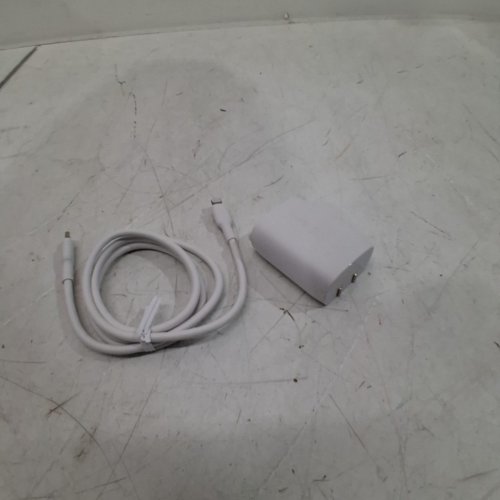 BELKIN USB C CHARGER WITH LIGHTNING CABLE- 20W - WHITE image 3
