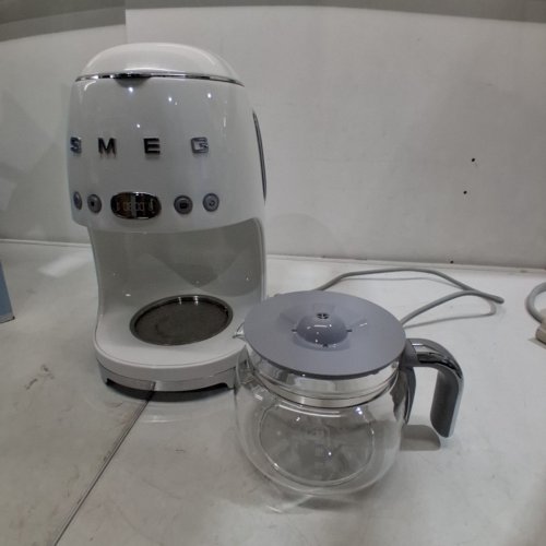 SMEG 50FTS RETRO STYLE DRIP FILTER COFFEE MACHINE - 10 CUPS CAPACITY - 1050W - WHITE (MODEL: DCF02WHUS) image 10