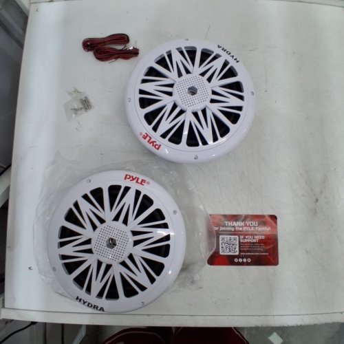 2PK PYLE WATERPROOF DUAL MARINE SPEAKERS - 300W - 8" - WHITE/BLACK (MODEL: PLMR82) image 4