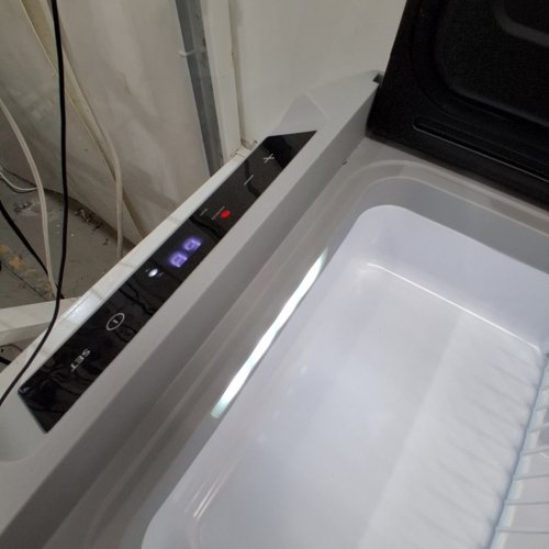 FRIGIDAIRE 2-IN-1 PORTABLE COMPRESSOR FRIDGE FREEZER - 21L - 110-240V - BLACK - (MODEL:EFRCC210-BLACK) image 3