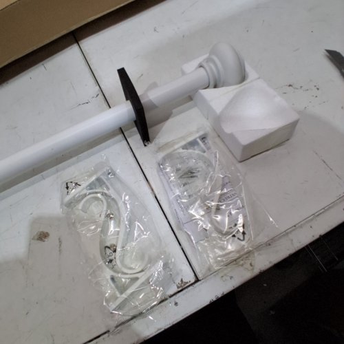 SIMPLICITY ADJUSTABLE STEEL CURTAIN ROD - 36'' - 72'' - WHITE image 2