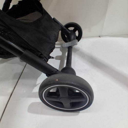 MAXI-COSI LARA ULTRA COMPACT FOLDABLE STROLLER - ESSENTIAL BLACK (MODEL: 01323CFNA) image 3