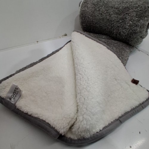 ROOTS HOME SHERPA THROW BLANKET - 50" X 70" - GREY /WHITE (ITEM: 2620482) image 4
