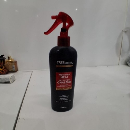 TRESEMMÉ HEAT PROTECTION STYLING SPRAY - 236 ML image 3