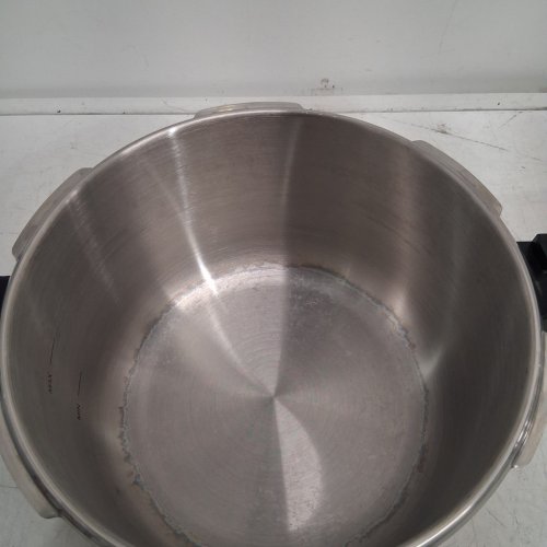 VERKA TRI-PLY BOTTOM PRESSURE COOKER - 5L - STAINLESS STEEL image 3