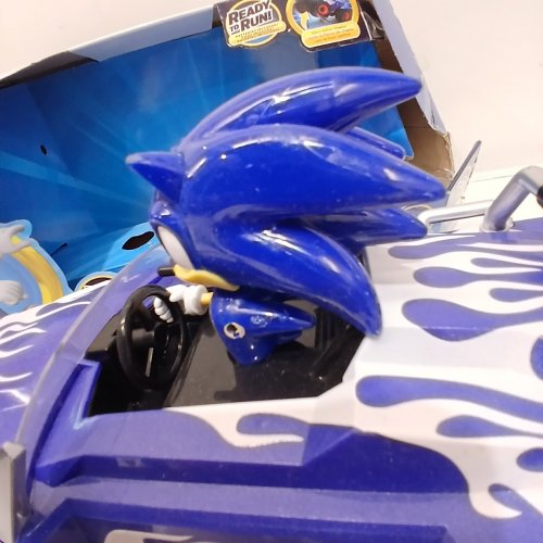 SONIC THE HEDGEHOG REMOTE CONTROL TOY CAR - 2.4 GHZ - BLUE AND WHITE image 4