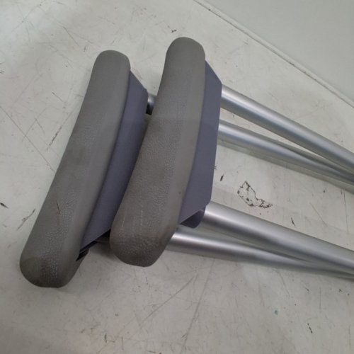 MEDLINE GUARDIAN STANDARD ALUMINUM ADJUSTABLE CRUTCHES - 5.2FT TO 5.10FT - ALUMINUM (MODEL: MDSV80535) image 3