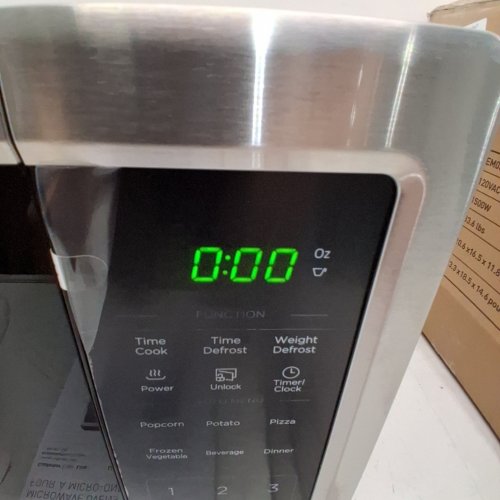 BLACK+DECKER STAINLESS STEEL MICROWAVE OVEN WITH PUSH BUTTON DOOR AND CHILD SAFETY LOCK - 900W - 1.1 CU.FT. - BLACK/SILVER (MODEL: EM031MB11-P) image 2
