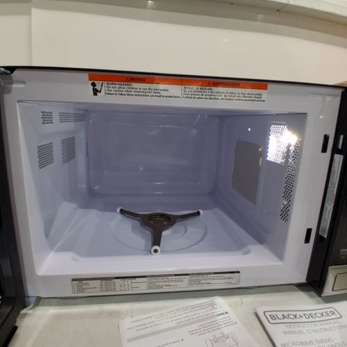 BLACK+DECKER STAINLESS STEEL MICROWAVE OVEN WITH PUSH BUTTON DOOR AND CHILD SAFETY LOCK - 900W - 1.1 CU.FT. - BLACK/SILVER (MODEL: EM031MB11-P) image 3