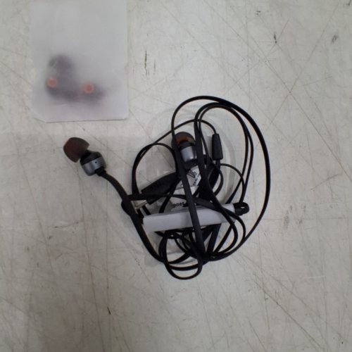 JBL TUNE 310C WIRED HEADPHONES WITH FLAT CABLE AND 3 BUTTON REMOTE AND MICROPHONE - USB-C - BLACK image 2