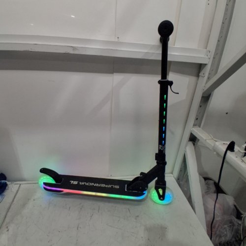MELO SUPERNOWA LIGHT-UP KICK SCOOTER - 155 LBS MAX WEIGHT - BLACK (ITEM: MK19BG101) image 5