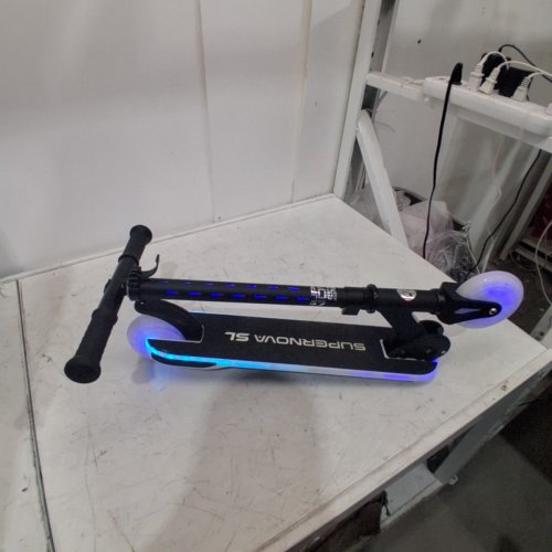 MELO SUPERNOWA LIGHT-UP KICK SCOOTER - 155 LBS MAX WEIGHT - BLACK (ITEM: MK19BG101) image 6