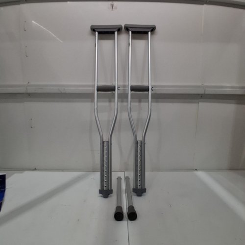 MEDLINE GUARDIAN STANDARD ALUMINUM ADJUSTABLE CRUTCHES - 5.2FT TO 5.10FT - ALUMINUM (MODEL: MDSV80535) image 2
