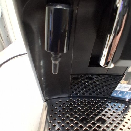 PHILIPS 2200 SERIES FULLY AUTOMATIC ESPRESSO/COFFEE MACHINE WITH BUILT-IN MILK FROTHER & GRINDER - BLACK (MODEL: EP2220/14) image 4