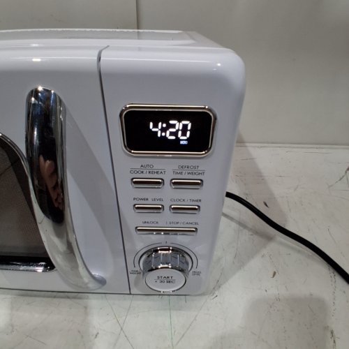 GALANZ RETRO STYLE COUNTERTOP MICROWAVE OVEN - 0.7CU.FT. - WHITE (MODEL: GLCMKZ07WER07) image 2