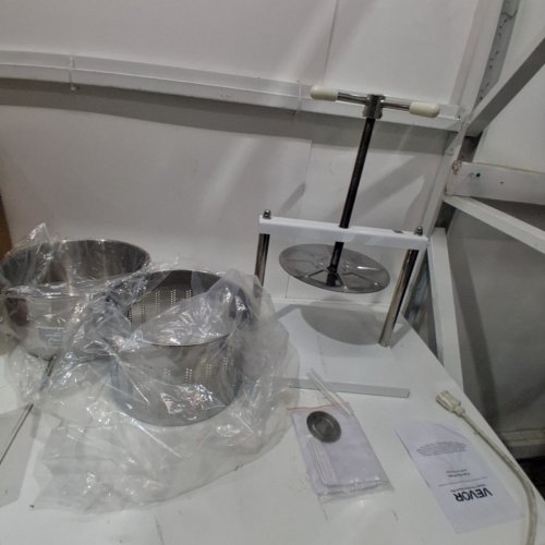VEVOR FRUIT WINE MANUAL PRESS JUICER - 12L/3.17 GAL - STAINLESS STEEL (MODEL: LD-SS12) image 3