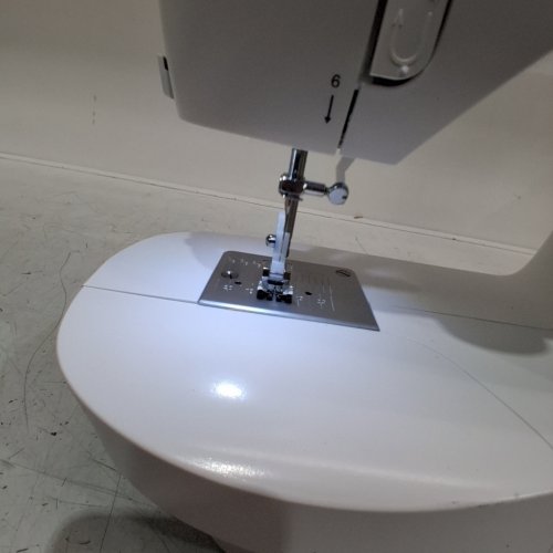 SINGER MECHANICAL SEWING MACHINE - WHITE - (MODEL: MX60) image 3