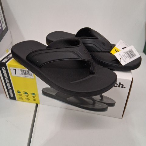 MEN'S BENCH COMFORT FLIP FLOPS - SIZE 7 - BLACK (STYLE:1872037) image 2
