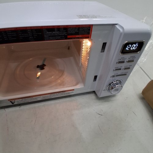 GALANZ RETRO STYLE DIGITAL MICROWAVE OVEN - 700W, 0.7 CU. FT - WHITE (MODEL: GLCMKZ07WER07) image 2