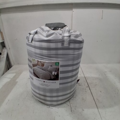 3PC TOMMY HILFIGER COMFORTER SET WITH 2 PILLOW SHAMS - KING - GREY (STYLE: 1976202) image 3
