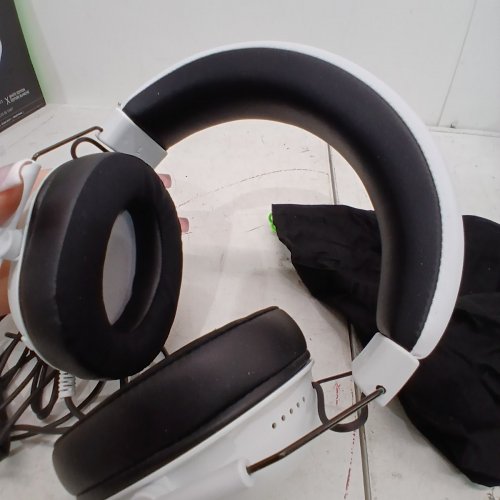 RAZER BLACKSHARK V2 X GAMING HEADSET 7.1 SURROUND SOUND CAPABLE, MEMORY FOAM CUSHION, MULTIPLATFORM, 3.5MM HEADPHONE JACK - WHITE (MODEL: ‎RZ04-0324) image 4