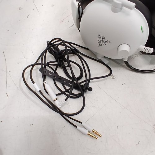 RAZER BLACKSHARK V2 X GAMING HEADSET 7.1 SURROUND SOUND CAPABLE, MEMORY FOAM CUSHION, MULTIPLATFORM, 3.5MM HEADPHONE JACK - WHITE (MODEL: ‎RZ04-0324) image 5