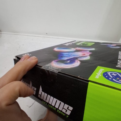 SWING STUNT 2.4GHZ REMOTE CONTROL STUNT CAR - GREEN image 3