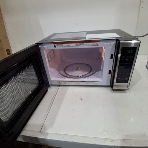 BLACK + DECKER DIGITAL PUSH BUTTON DOOR MICROWAVE OVEN - 700W - BLACK/STAINLESS STEEL (MODEL: EM720CB7-P) image 4
