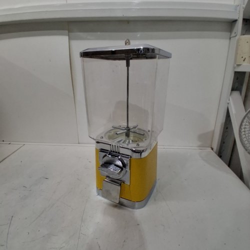 ANESSOIL COIN OPERATED GUMBALL/CANDY VENDING MACHINE - 16.1" X 7.5' X 7.5" - YELLOW/SILVER image 2