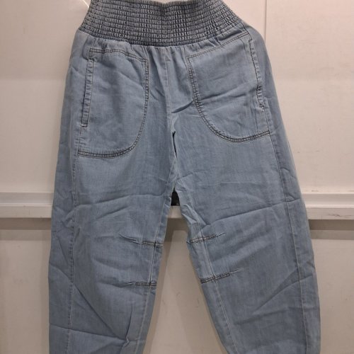 WOMEN'S PILCRO REESE SMOCKED PULL-ON BARREL JEANS - EXTRA SMALL - MEDIUM DENIM image 2