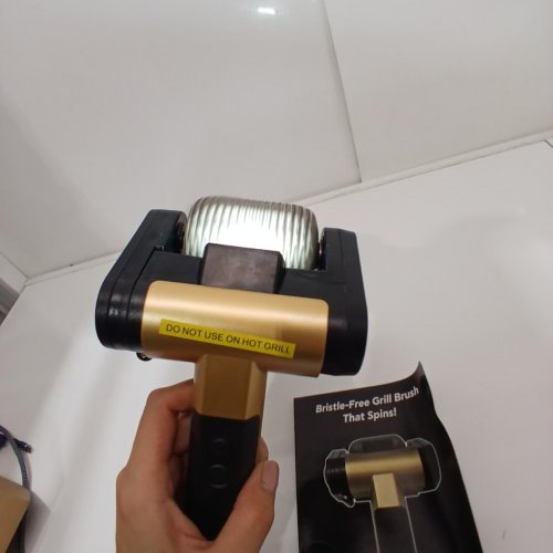 BRISTLE-FREE CORDLESS RECHARGEABLE GRILL BRUSH - 350 RPM - GOLD AND BLACK image 3