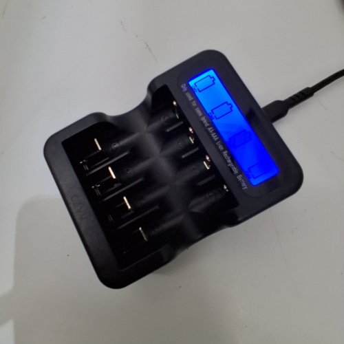 CZVV BATTERY CHARGER FOR AA AND AAA BATTERIES WITH DIGITAL DISPLAY AND 4 SLOTS - 1.5V - BLACK (MODEL: Q032) image 2