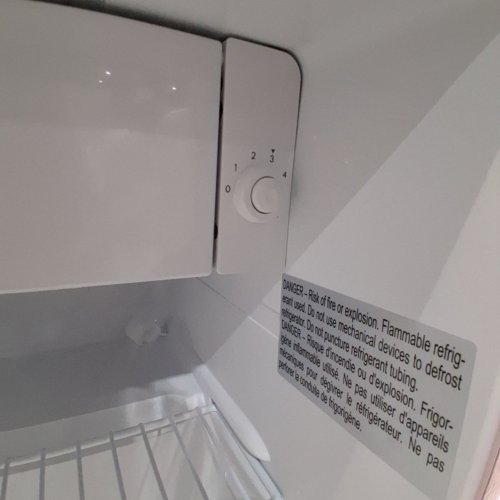 FRIGIDAIRE 1.6 CU.FT RETRO COMPACT REFRIGERATOR WITH BUILT IN BOTTLE OPENER - PINK (MODEL: EFR179-PINK) image 2