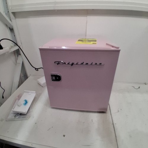 FRIGIDAIRE 1.6 CU.FT RETRO COMPACT REFRIGERATOR WITH BUILT IN BOTTLE OPENER - PINK (MODEL: EFR179-PINK) image 3