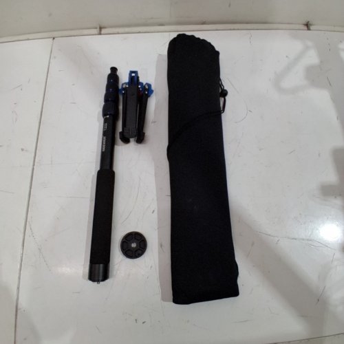 NEEWER EXTENDABLE CAMERA MONOPOD WITH REMOVABLE FOLDABLE TRIPOD SUPPORT BASE - 22"-66"- 11LBS MAX - BLUE/BLACK/SILVER (MODEL: T222) image 2
