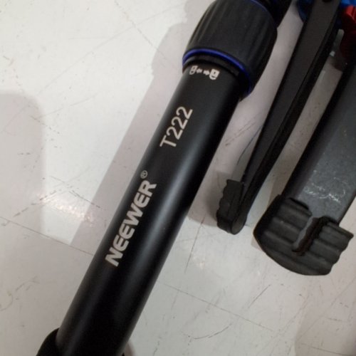 NEEWER EXTENDABLE CAMERA MONOPOD WITH REMOVABLE FOLDABLE TRIPOD SUPPORT BASE - 22"-66"- 11LBS MAX - BLUE/BLACK/SILVER (MODEL: T222) image 3