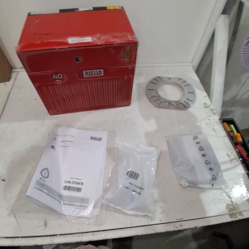 RIELLO 40 SERIES F5 CONVERSION OIL BURNER - 120 V - 5.0 AMP - 140 PSI -RED (MODEL: R40 F15 B20) image 4