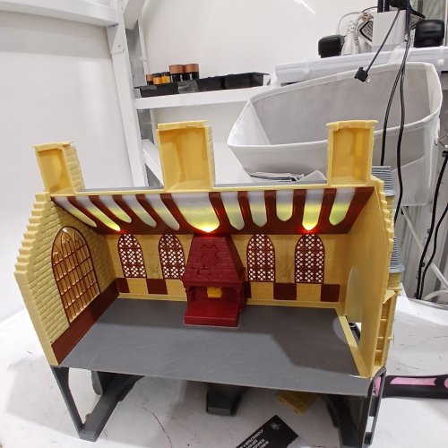 WIZARDING WORLD HARRY POTTER, MAGICAL MINIS DELUXE HOGWARTS CASTLE WITH LIGHTS AND SOUNDS image 4