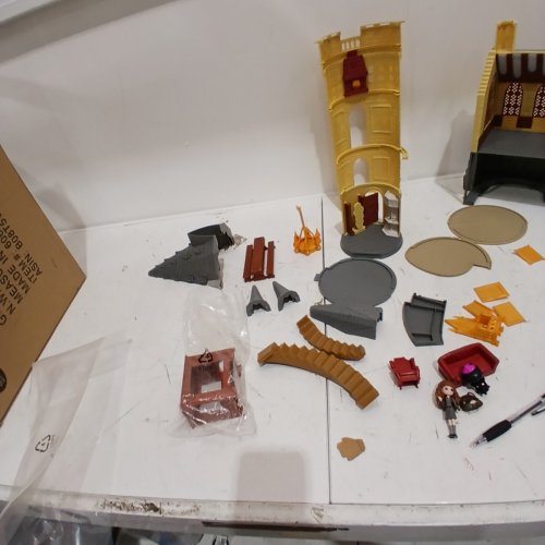 WIZARDING WORLD HARRY POTTER, MAGICAL MINIS DELUXE HOGWARTS CASTLE WITH LIGHTS AND SOUNDS image 7