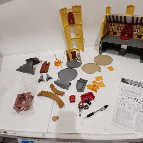 WIZARDING WORLD HARRY POTTER, MAGICAL MINIS DELUXE HOGWARTS CASTLE WITH LIGHTS AND SOUNDS image 8