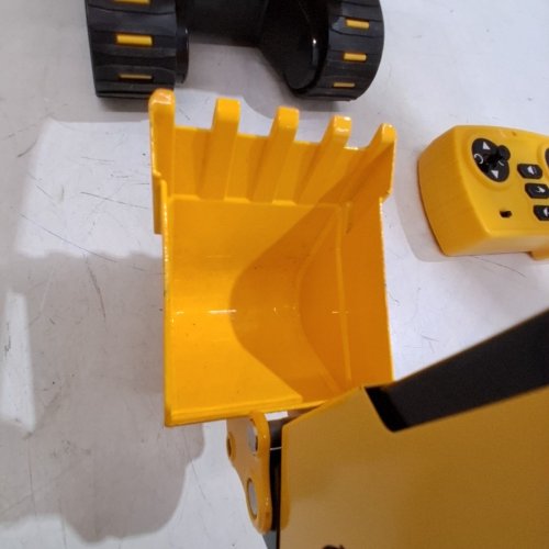 CAT MASSIVE MOVER REMOTE CONTROL RC STEEL EXCAVATOR - BLACK/YELLOW (MODEL: 1851476) image 6